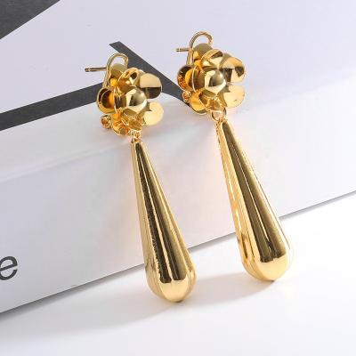 China High Quality Yueming Jewelry Fashion Water Shape Women's Earrings 2022 New Gold Plated Stud Earrings for sale