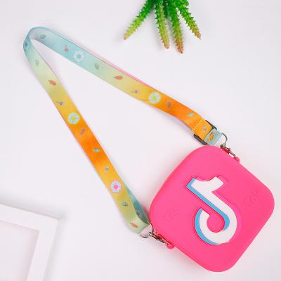 China Work Kawaii Purse Round Cross - Waterproof Body Cross - Body Bag Key Pouch Tik Tok Neoprene Coin Purse for sale