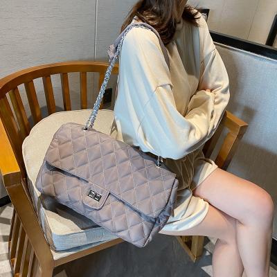 China 2021 New Korean Fashion Diamond Messenger Bag Cheap Chain Strap Shoulder Bag for sale