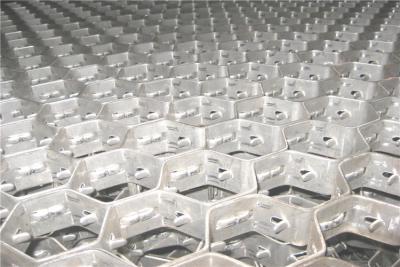 China 50x50mm malla hexagonal de espesor refractario 2.0mm personalizado con material de acero inoxidable en venta