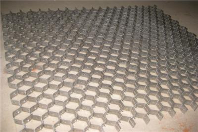 Chine Sortilège résistant à l'usure Mesh Refractory Hexagonal Cellular Grating à vendre