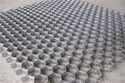 China Grilla hexagonal refractaria de malla hexagonal de 2 mm y revestimiento refractario de metal flexible en venta