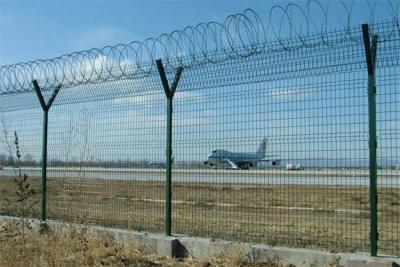 Chine Rameau galvanisé et en poudre soudé de haute qualité Rameau de sécurité d'aéroport Conception avec fil barbelé à vendre