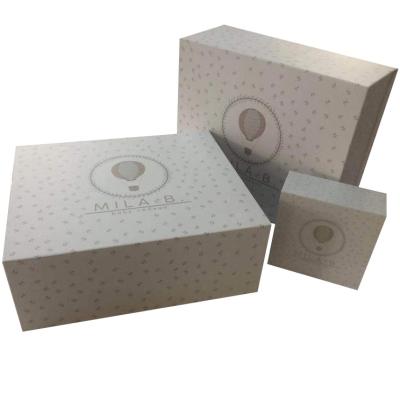 China The aseptic factory produces exquisite folding gift packaging boxes with magnets, clothing boxes and shoe boxes for sale