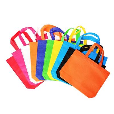 China Manufacturers Eco - Friendly Blank Cheap Printing Non Woven Shopping Gift Bag Portable Non Woven Bag Eco - Friendly Folding Bag for sale