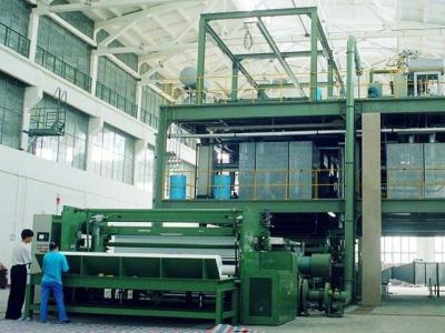 Chine Textile tissé complètement automatique de 1.8m 2.6m pp non faisant la machine avec la plate-forme en acier à vendre