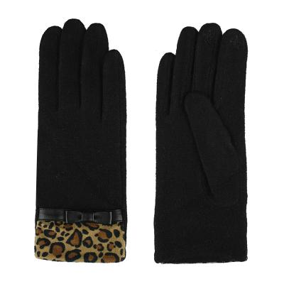 China Fashion Simple Leopard Pattern Winter Warm Touch Screen Woolen Glove For Women for sale