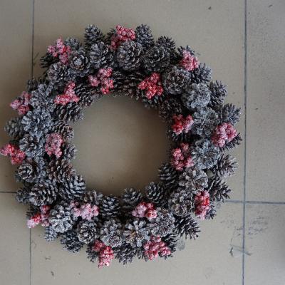 China Trendy durable cone & pine berry garland for sale