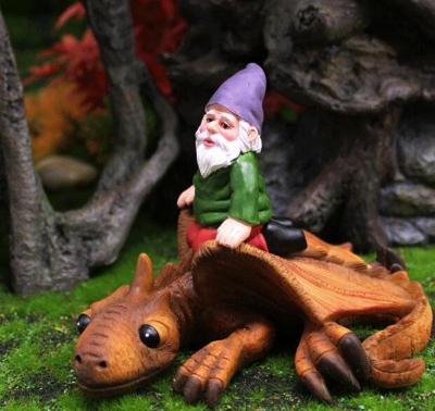 China Europe Christmas Figures For Garden Gnomes Moss Terrariums Decoration Fairy Resin Figure Statue for sale