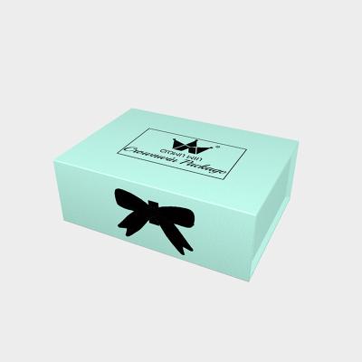 China Handmade Custom Luxury Gift Box Closure Gift Box Garment Clothing Clothing Magnetic Gift Box Packaging for sale