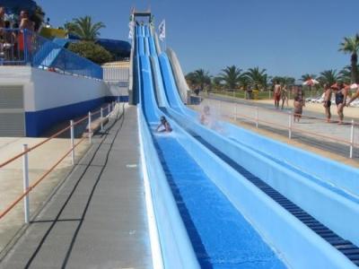 China awesome Spray Park Equipment Fiberglass Racing Wave Slides for adult summer fun for sale