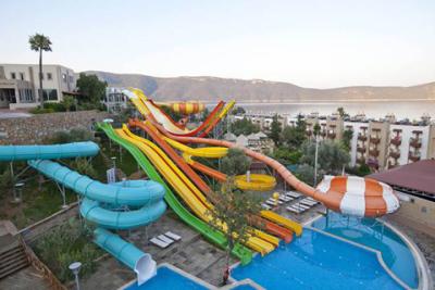 China Outdoor Water Park Equipments Fiberglass With Open Spiral / Space Bowl Slide for sale