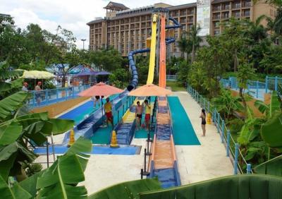 China High Speed Fiberglass Water Park Slides , 60m Adults Water Park Equipment for sale