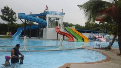 China 500 SQM Custom Straight Fiberglass Kids Water Slides For Swimming Pools in Outdoor for sale