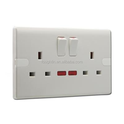 China UK Type Electrical Socket Switch Bakelite 250V 2gang Switch 13A Plug Socket for sale