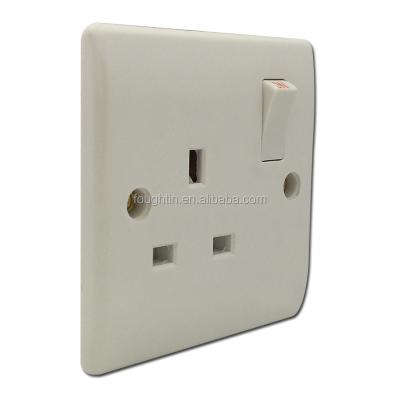 China Bakelite 13A 1 Strip Switched British Standard Socket Wall Outlet With Switch for sale