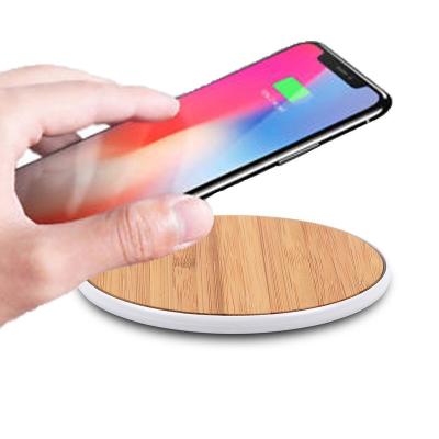 China Mobile Phone Radio Charging 2022 Accessories Electronic Metal Around Gift Phone Portable Fast Charger Wooden Wireless Charger Power Bank for sale