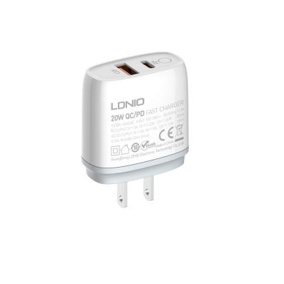 China Mobile Phone LDNIO EU UK USA TRAVEL CHARGER WITH 20W PD PORT&QC3.0 PORT A2424C 20W USB-C FAST CHARGER for sale