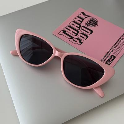 China Fashion Sunglasses Retro triangle cat eye small face women's advanced sense Instagram small black frame sunscreen modeling photo sunglasses for sale