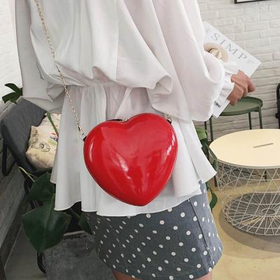 China Fashion High Quality Elegant Red Heart Shape Chain Bag Straps Shoulder Cross - Body Bag Women for sale