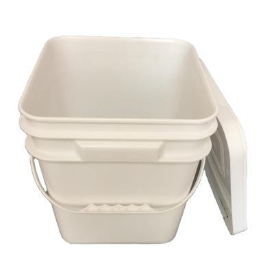 China 10 Liter Large Capacity Eco - Friendly Plastic Bucket For Pet Food for sale