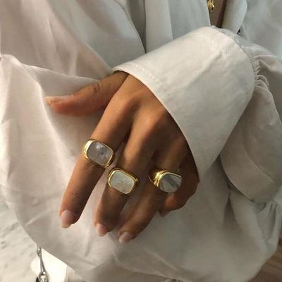 China Vintage Vintage 18k Gold Plated Stainless Steel White Oval Shell Signet Rings For Women for sale