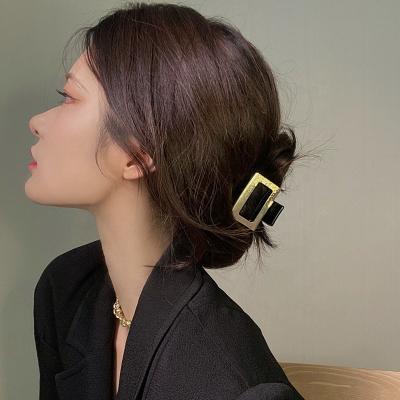 China 2021 Fashion Hair Clip Korean Simple Square Hollow Square Premium Hair Claw Clip Ins Catch The Back Of The Head for sale