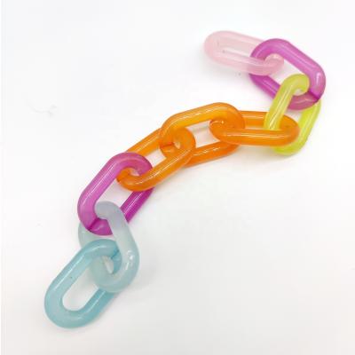 China Custom Environmental Friendly Jelly Color Acrylic Resin Waist Wrap Accessories Mobile Phone Shoulder Open Chain 24*38mm for sale