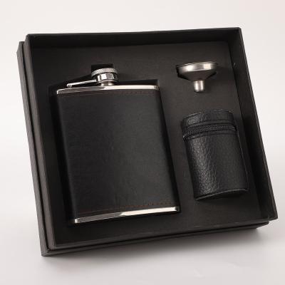 China Wine Rack Hip Flask Gift Set Hip Flasks For Liquor For Men With Black Leather Cover 7 Ounce Hip Flask Set With 2 Cups And Funnels for sale