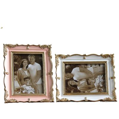 China Environmental friendly European vintage picture frame resin pastoral photo frame with factory price for sale