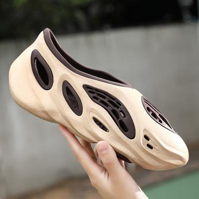 China CUSHIONING Outdoor Beach Yeezy New Style EVA Sandals Water Shoes Casual Sports Slides Yezzy Slippers Yeezy Foam Runners for sale