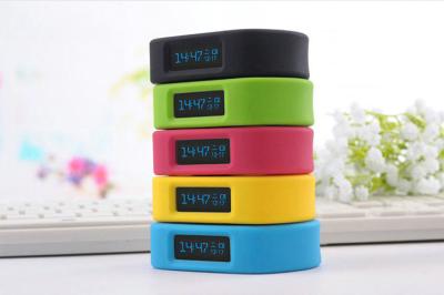 China Fashion Silicone GPS Child Tracker Bracelet , Smart Anti-lost Bracelets for Kids for sale