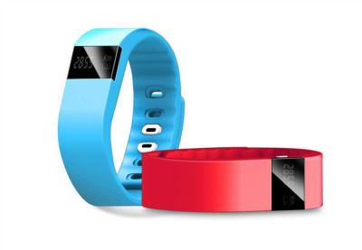 Cina Orologio astuto del braccialetto di forma fisica di Bluetooth del silicone variopinto con la ricezione del blu rosso nero di chiamate in vendita