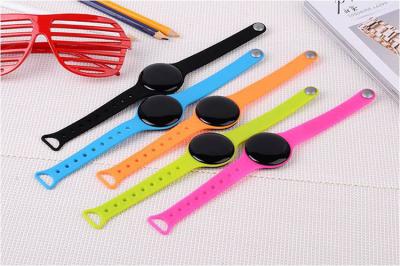 Cina Orologio sano astuto del braccialetto di forma fisica di sport di sport del silicone/pedometro di Bluetooth in vendita