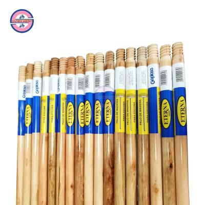 China Sustainable high quality wholesale varnished wooden broomstick escobas brush handle for sale