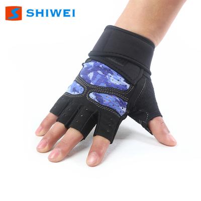 China SHIWEI-6008#Factory Price Weightlifting Half Finger Gym Training Gloves for sale