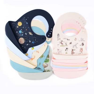 China Sustainable Bibs Waterproof Cartoon Banana Dripping Saliva Aprons Newborn Soft Feeding Edible Baby Burp Scarf Silicone Bib for sale