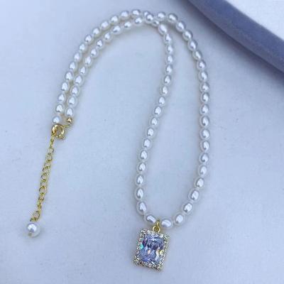 China Fashion Cubic Diamond Pendant Choker Necklace Pendant Jewelry Pearl Rice Necklace Pearl Jewelry CLASSIC Costume Jewelry for sale