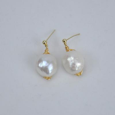 China CLASSIC Niche Design Fashion Temperament Ins Models With 2022 New Spring Profiled Large Baroque Freshwater Pearl Earrings Pearl Earrings for sale