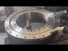 turning slewing ring