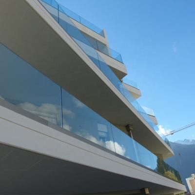 China Contemporary Outdoor Aluminum Balcony Railing Glass U Channel Frameless Rail System for sale