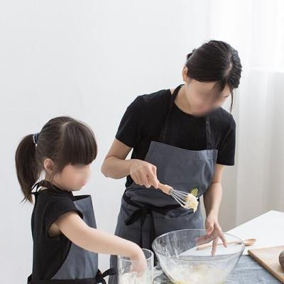 China Mom and Daughter Parent-Child Wear Child Lead Art Bib Cleaning Sleeveless Long Aprons for sale