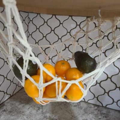 China Viable Macrame Fruit Basket Wall Hanging Under Cabinet Fruit and Veggie Net Macrame Fruit Hanging Hammock for sale