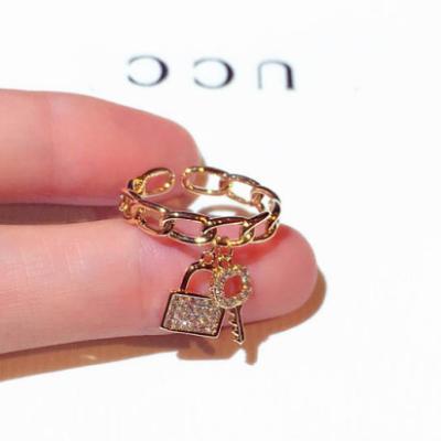 China New Trendy Design Trendy Euramerican Wedding Rings Rhinestone Lock Key Circle Rings Jewelry Round Smart Adjustable Women R00198 for sale