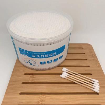 China Dispoable 500pcs wooden stick in box transparent cotton swabs for sale