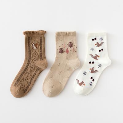 China Custom Caramella 2021 New Woman Fashion Sweat-absorbent Squirrel Embroidered Cotton Crew Socks 3pairs Ins Socks for sale