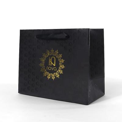 China 2021 High Quality Recycled Materials Customize Spot UV Christmas Gift Paper Bag Printed Hot Stamping Shopping Packaging Packaging for sale