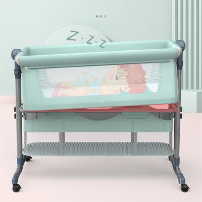 China Bedside Baby Crib Bed Baby Bedding Hutch Baby Crib Traditional High Quality Folding Solid Wood Fence for sale