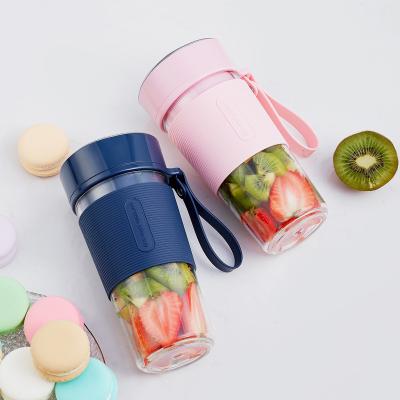 China Household Portable Juicer USB Juicer Cup Household Wireless Filling Fruit Stirring Electric Mini Juicer for sale