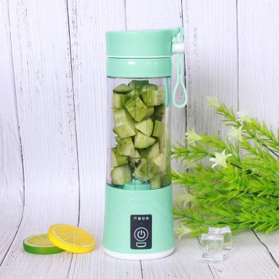 China Multifunctional Cup Small Juice Cup Portable Blenders Mini Cyclone Juicer Multifunctional Electric Household Fruit Juice for sale